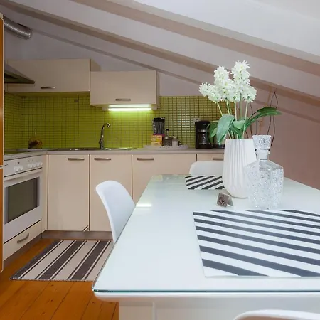 דירה Artist Attic *